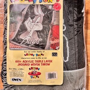 Vintage Looney Tunes Bugs Bunny Throw Blanket 1993 New in package .
